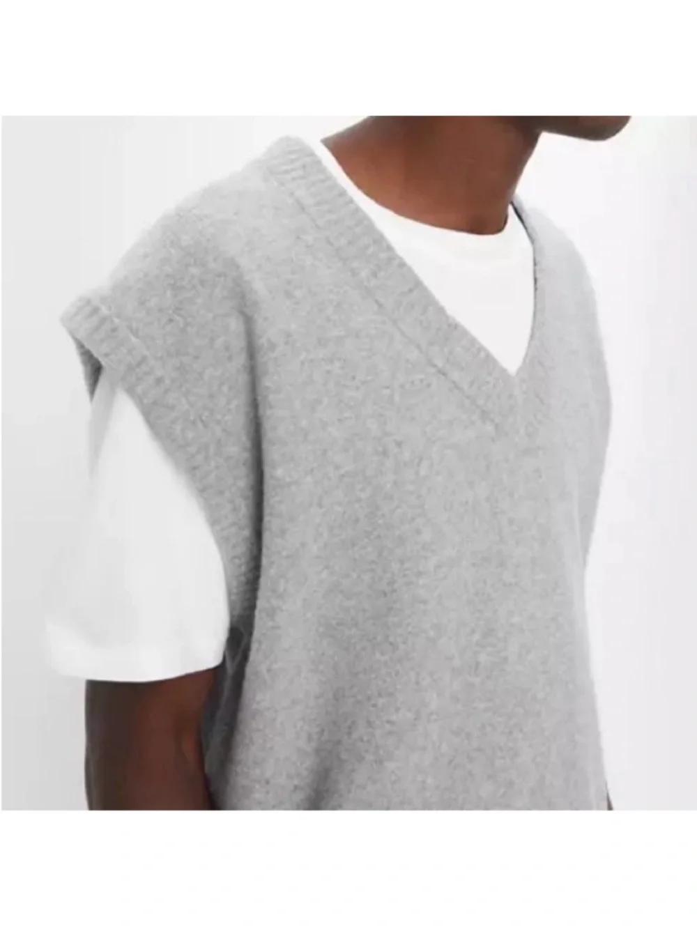 Levi’s XSmall Sweater Vest in Midtone Heather Grey VNeck Sleeveless NWT